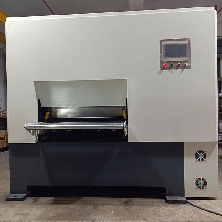 伺服精密矯平機